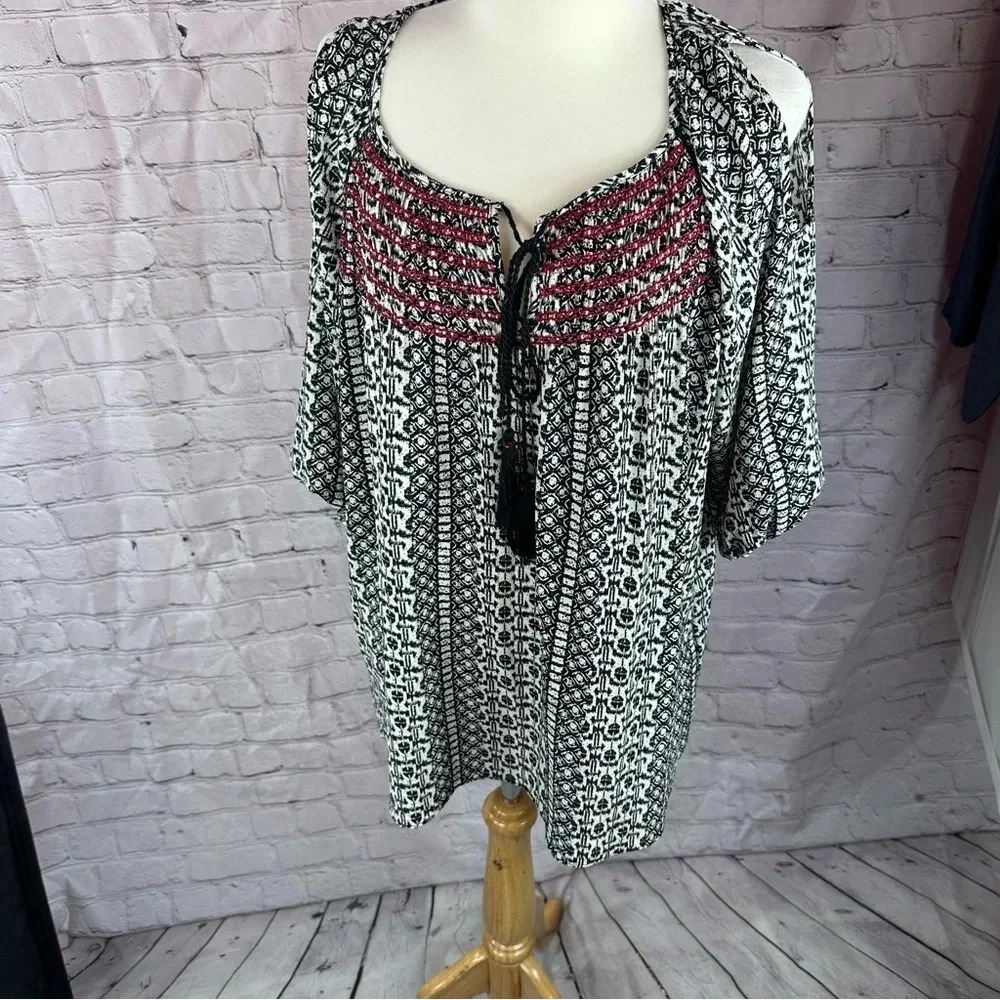 Gibson latimer boho  tassled Blouse size medium